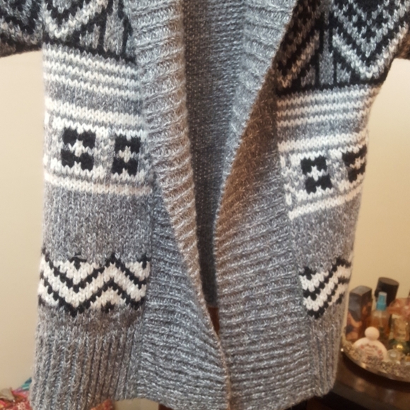 Short Sleeve Cardigan - Picture 3 of 4